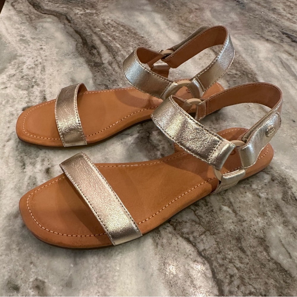 New never worn Ugg sandals size 10 gold